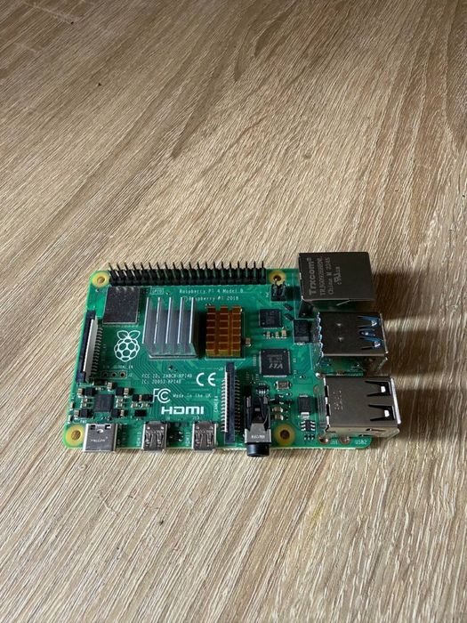 Raspberry Pi 4 (4GB) - готовий до роботи