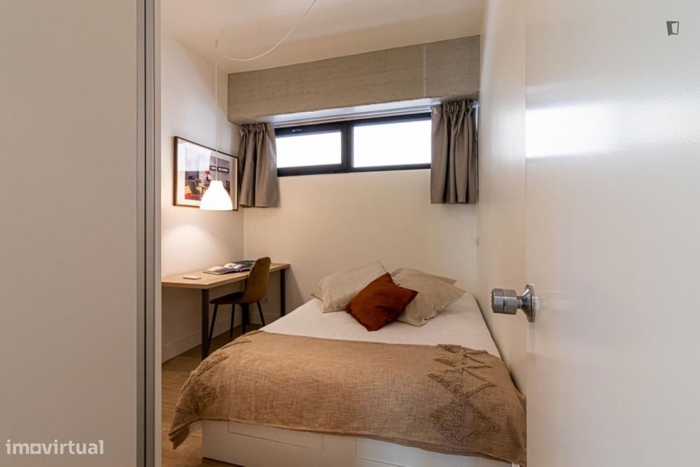 Quarto - localizado em Chelas Lisbon