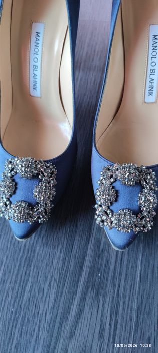 Manolo Blahnik Hangisi