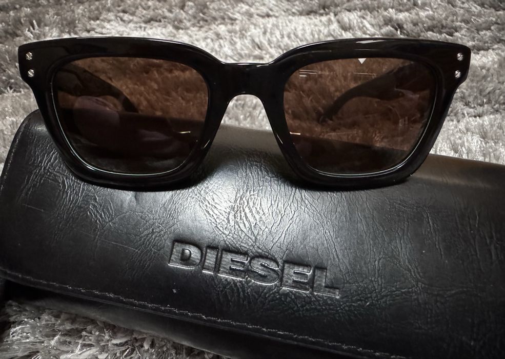 Okulary przeciwsłoneczne dziecięce Diesel stan ideał