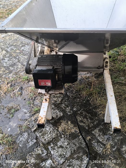 Relador de uvas eléctrico