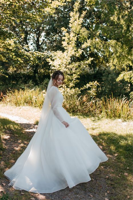 Весільна ніжна сукня