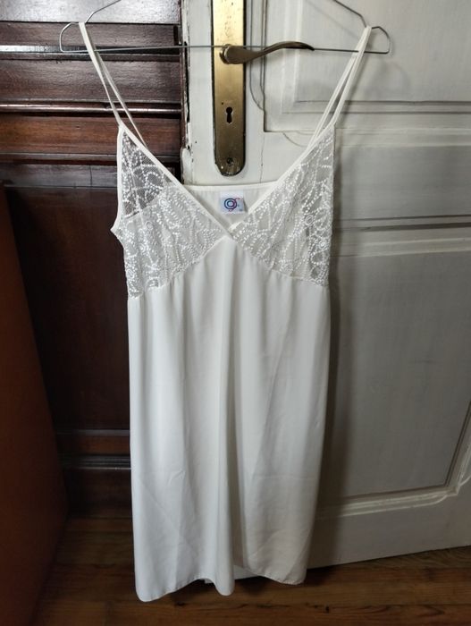Diversas Peças de Roupa Intima de Senhora