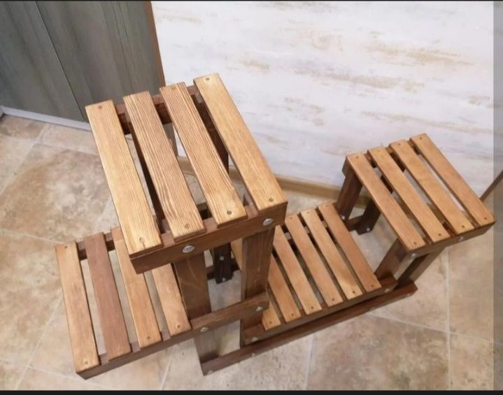 Етажерка для квітів