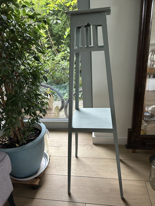 Drewniany stylizowany kwietnik