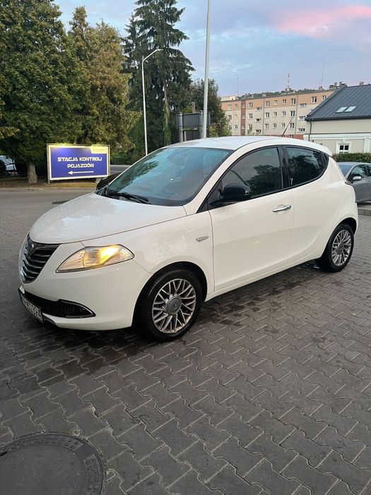 Lancia Ypsilon