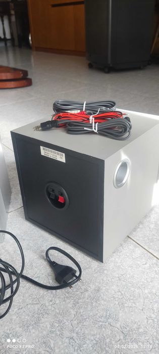 Aparelhagem de som para PC, 2 colunas  subwoofer e controlador de som