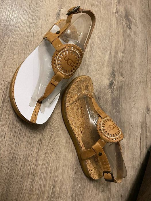 Нові жіночі босоніжки ugg