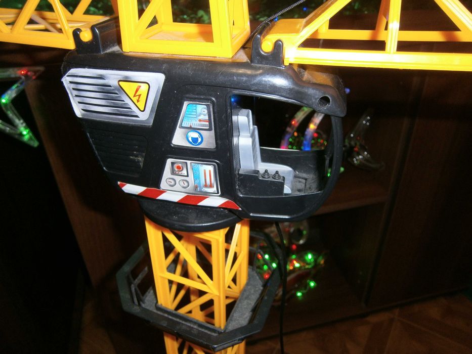 Игрушка подъемный кран детский