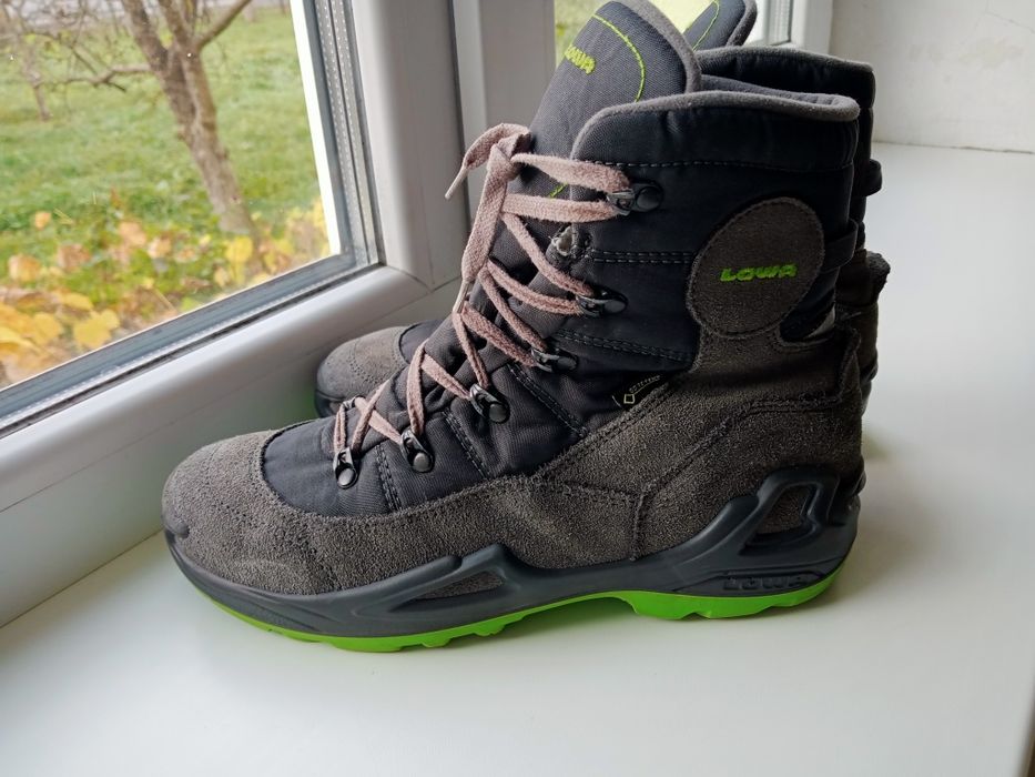 Зимові черевики LOWA Rufus lll GTX.
Мембрана GORE-TEX.
Розмір UK 5 1/2