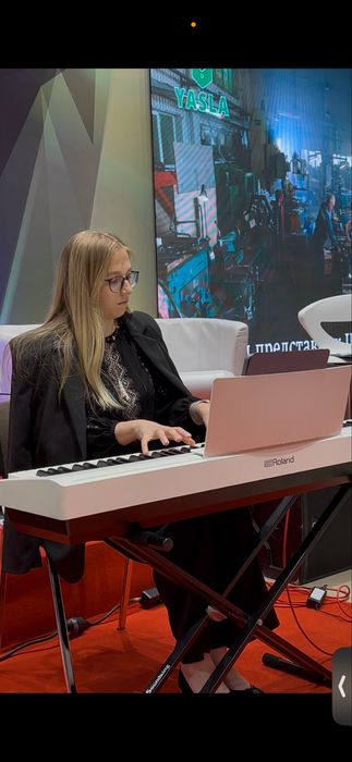 ПІаніст. Піаністка. Жива музика. Піаністка на ваш вечір