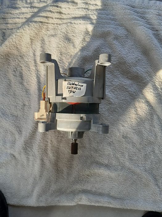 Silnik Electrolux EWT1266TDW