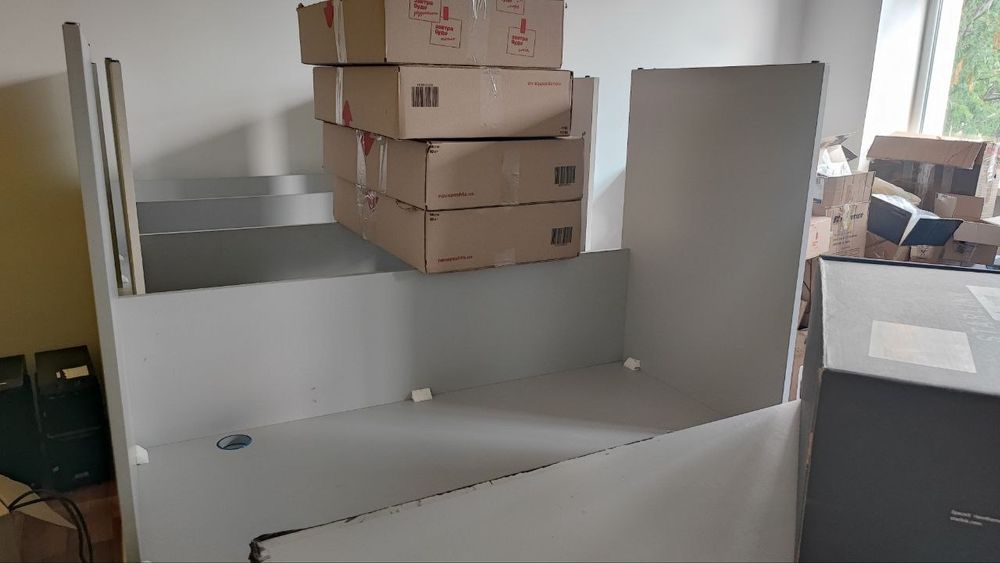 Офісний стіл сірий