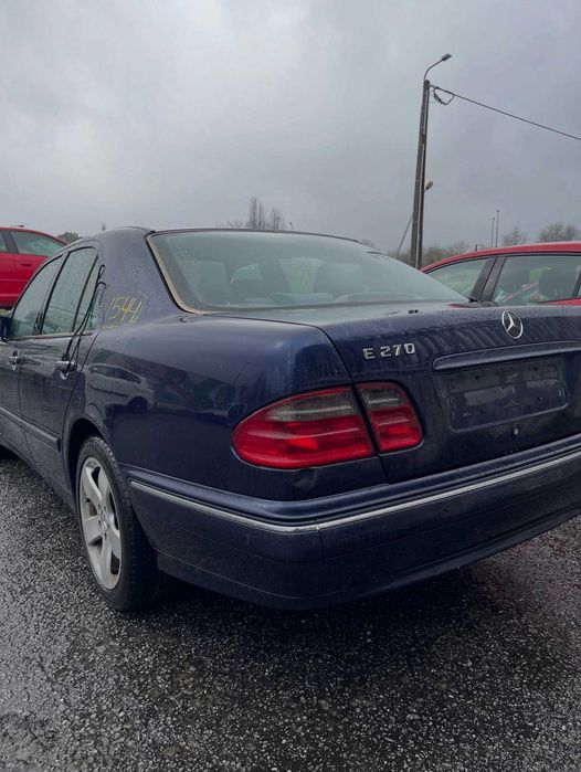 Mercedez-Benz E270 para peças