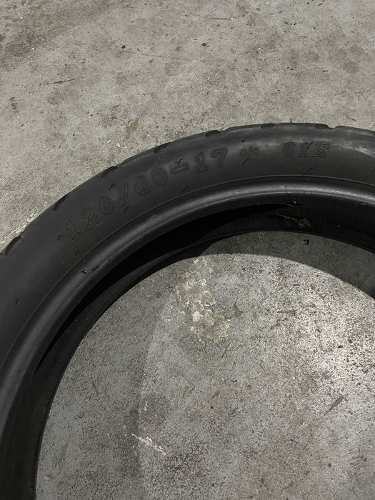 Продам мотарди,шини r17 покришки як нові.