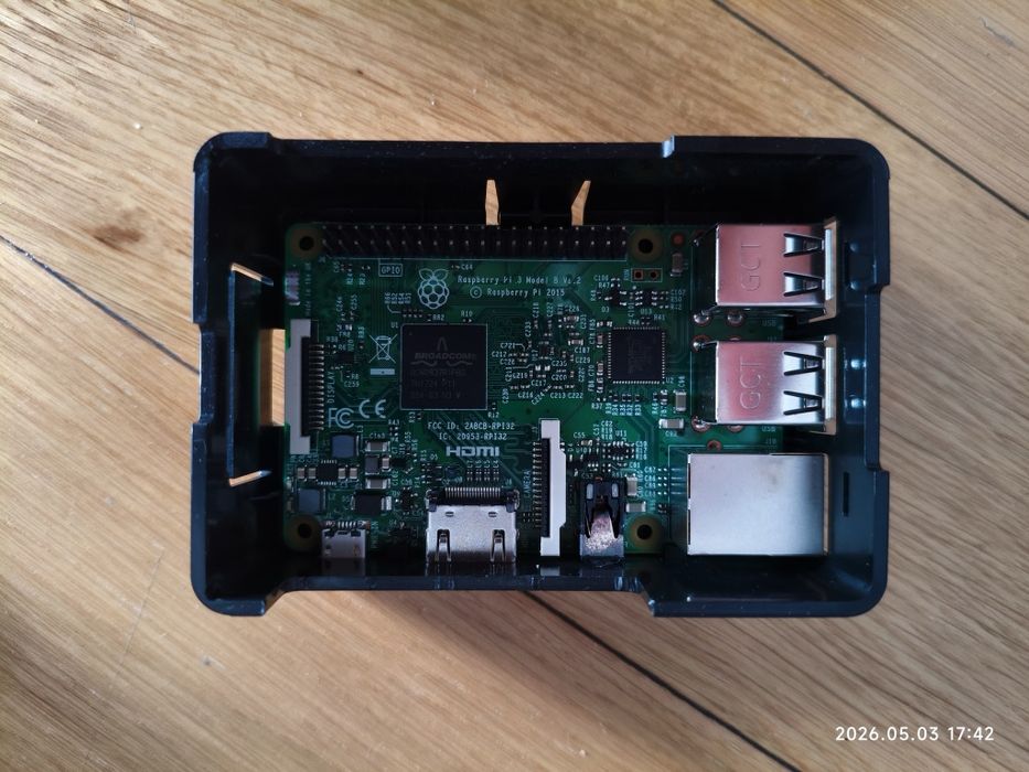 Raspberry pi 3 B z obudową + zasilacz