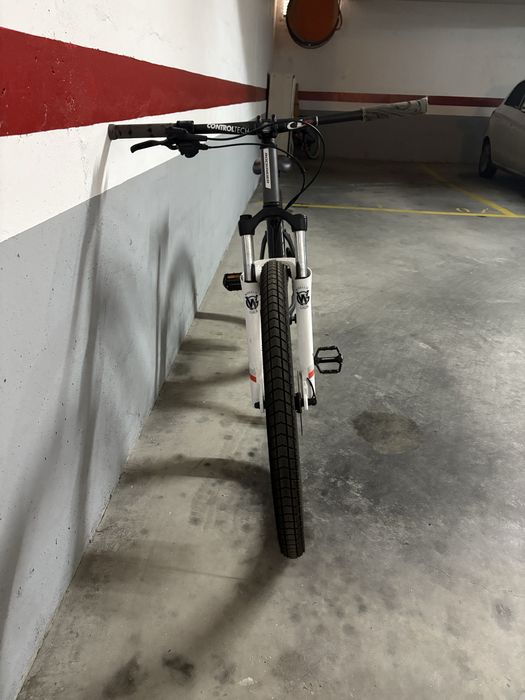 Bicicleta ST120 com algumas alterações para manobra