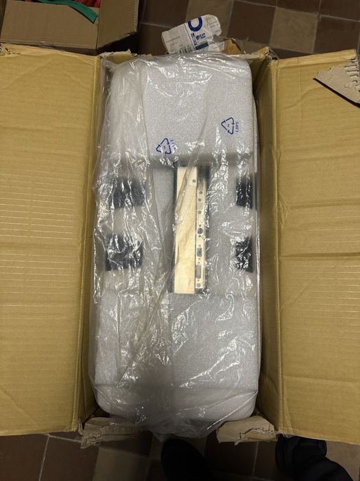 Промисловий сенсорний монітор Advantech