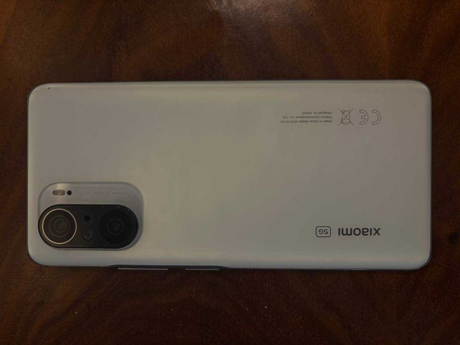 Smartfon Xiaomi Mi 11i 5g 8/256GB + 2 nowe etui