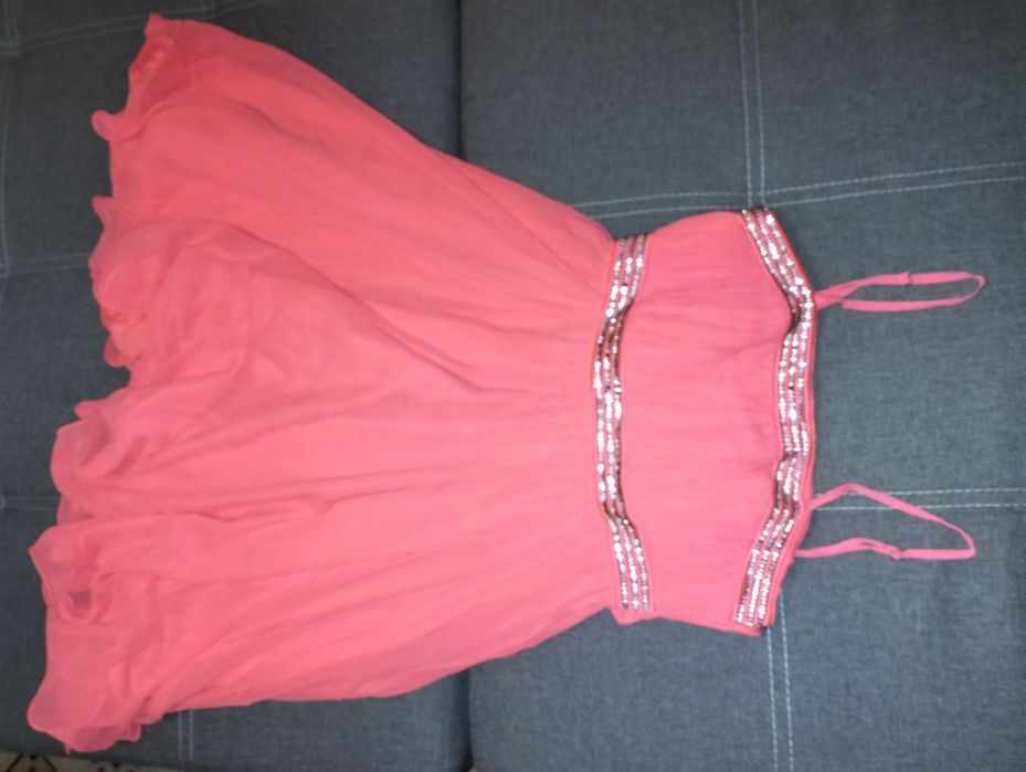 Коралова  сукня.