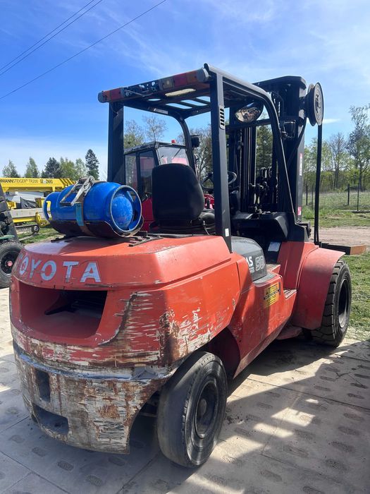 Wózek widłowy 4,5T TOYOTA, LPG, 2010 rok