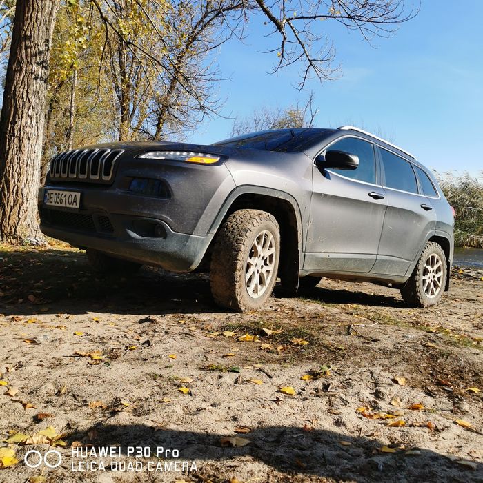 Jeep cherokee повний привід