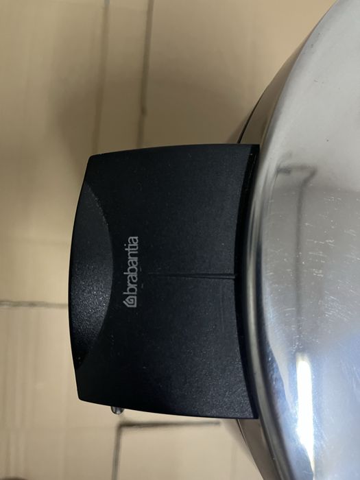 Caixote do lixo 20L Brabantia,em aço inox, com pedal.
