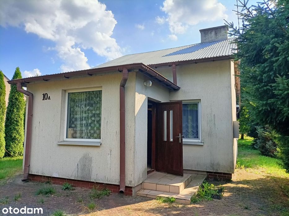 Mały dom z działką w wiejskiej okolicy