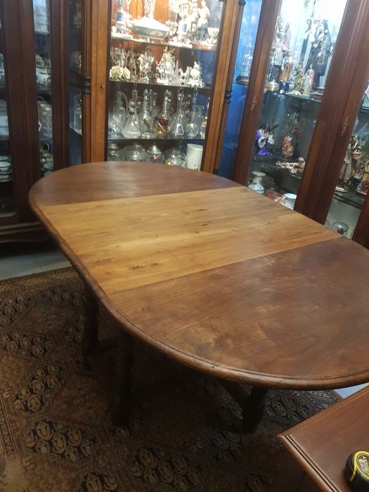 Mesa rústica redonda, com aumentos