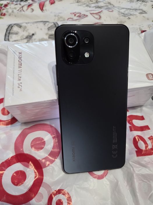 Телефон Xiomi 11lite 5g 256гб