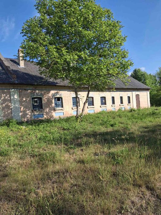 Продаж комерційного приміщення поблизу м.Кременець