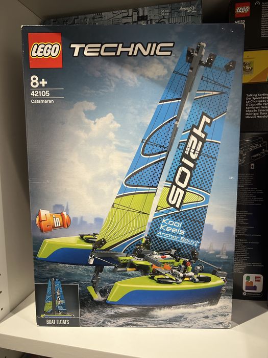 Lego Technic Catamaran 42105