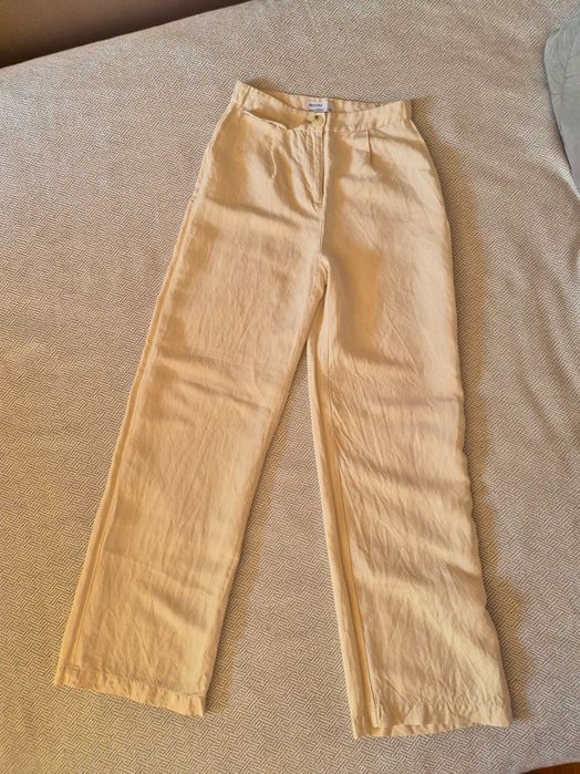 Lniane spodnie z szeroką nogawką Bershka.36