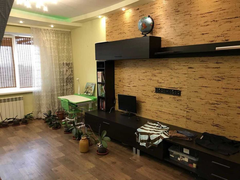 Продажа 3-х комнатной квартиры. Район Артема