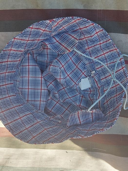 Kapelusik w kratkę dziecięcy rozmiar 48/50 firma EMI