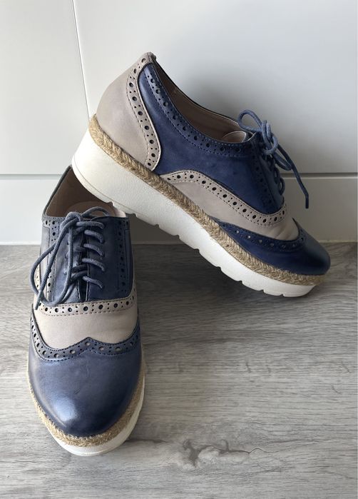 Sapatos oxford azul marinho e bege (Seaside, tamanho 35)
