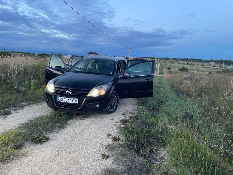 Автомобіль Оpel Astra опель