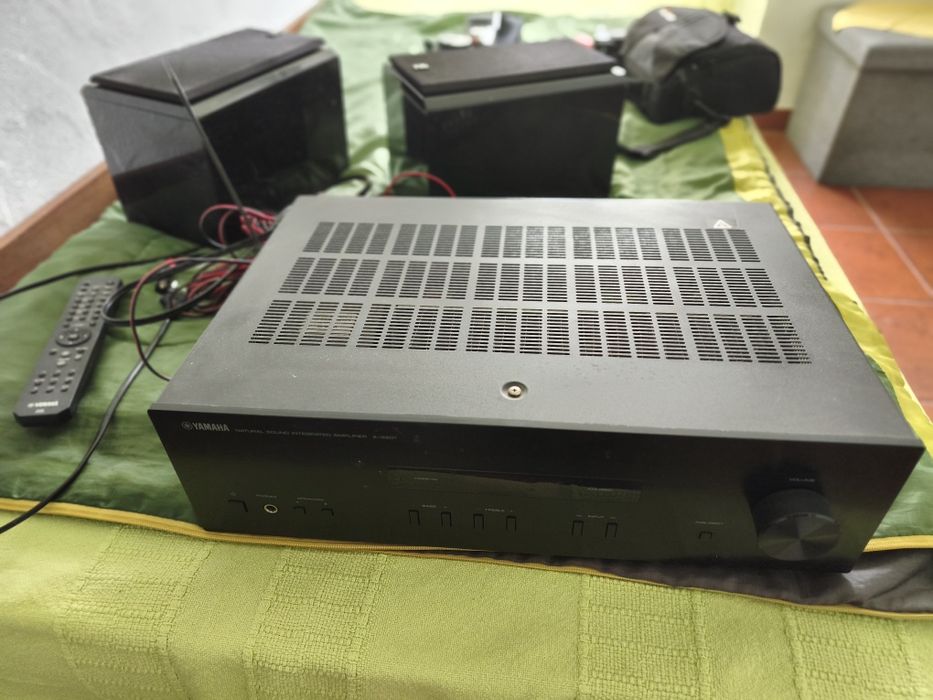 Gira discos + amplificador + colunas