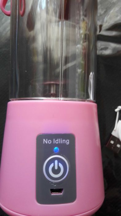 Портативный блендер SmartJuiceCupFruits заряжается от USB Новый!