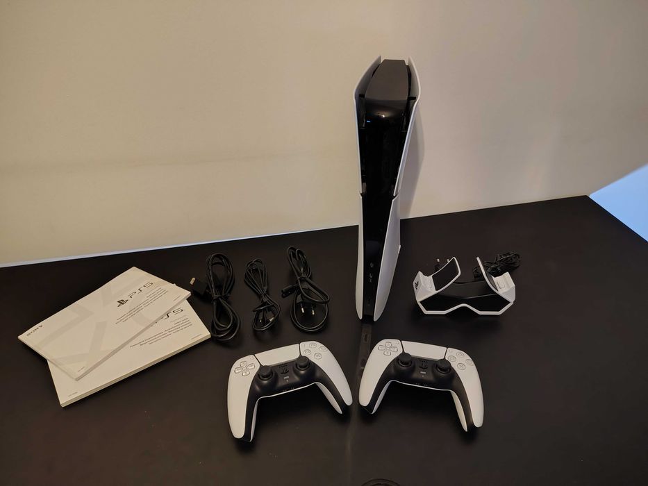 Konsola Sony PlayStation 5 Digital Slim D Chassis 1TB z dwoma padami