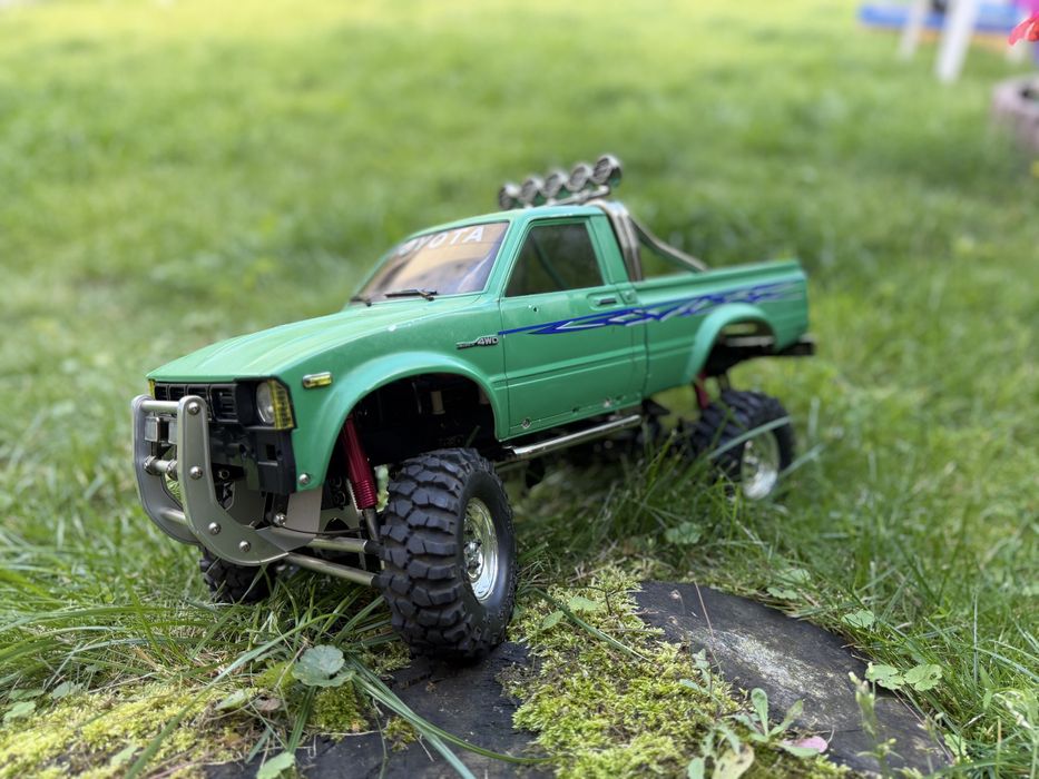 Model RC 1:10 TAMIYA HighLift Toyota Hiux 4x4 crawler