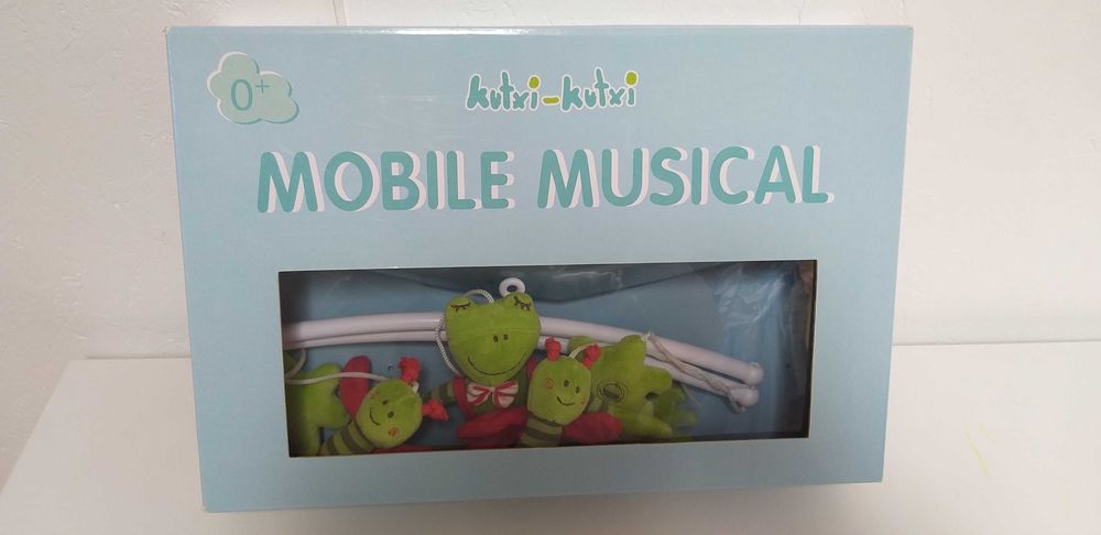 Mobile musical para cama de bébé