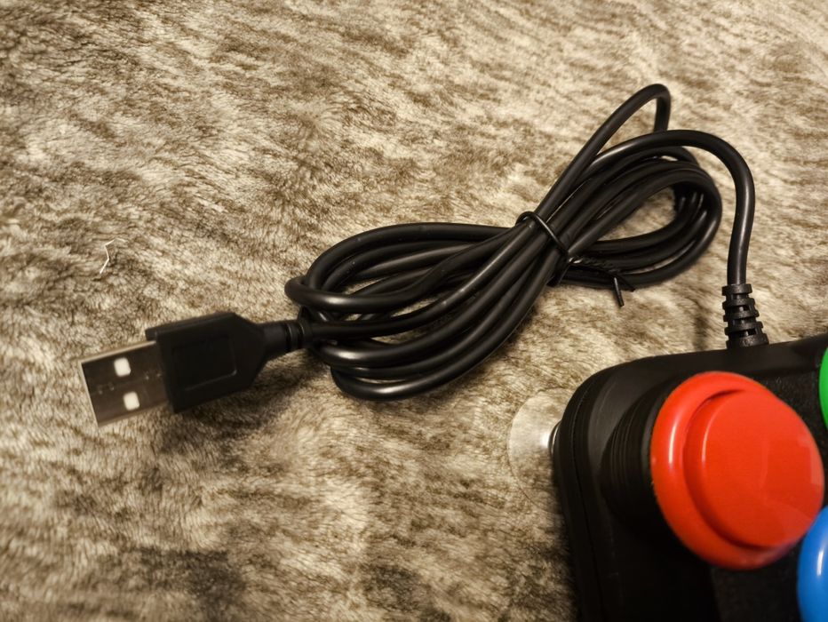 Joystick arcade z przyssawkami The A500 Mini, The C64 Mini USB