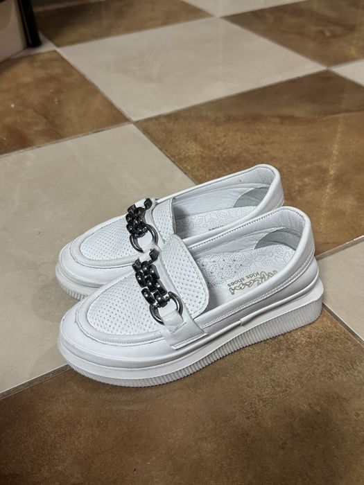 Шкіряне взуття на дівчинку 28 розмір