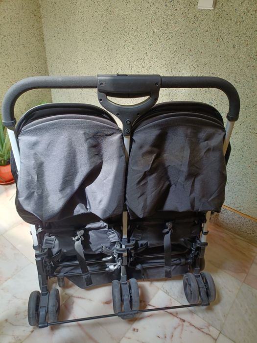 Carinho de bebê para gêmeos