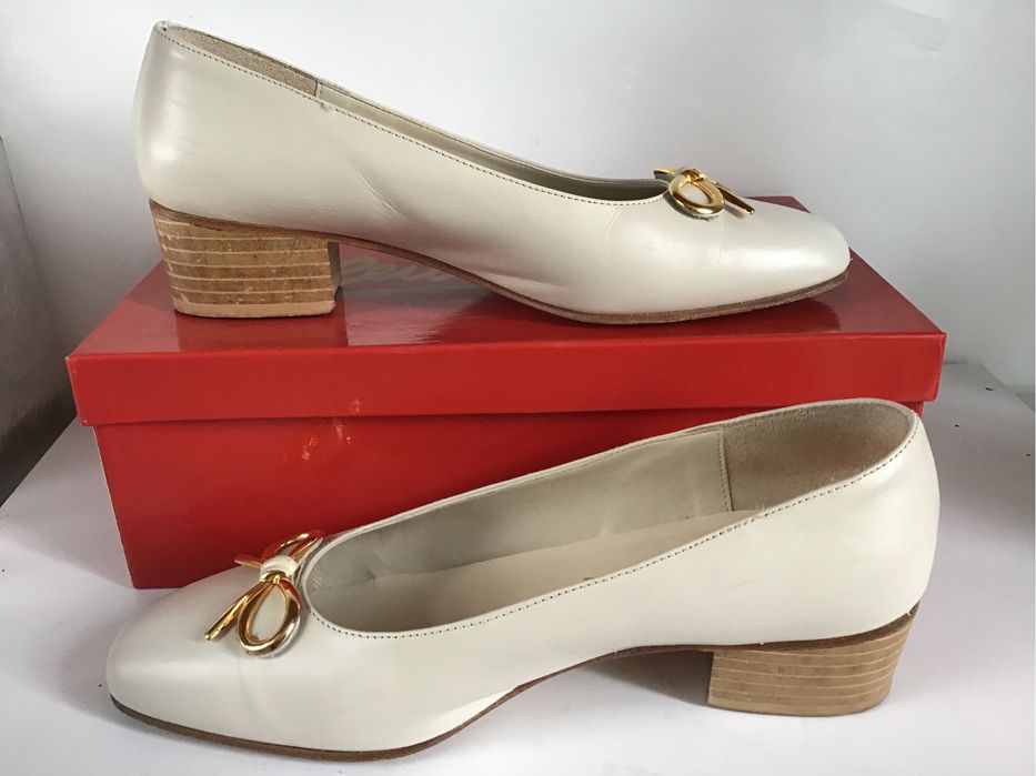 Kremowe eleganckie skórzane czółenka na niskim obcasie 36 37