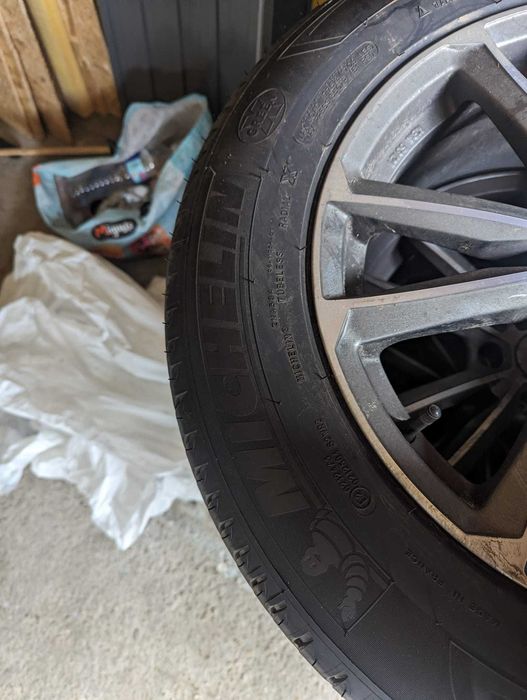 Jantes 17 com pneus Michelin como novos (1 mes de uso)