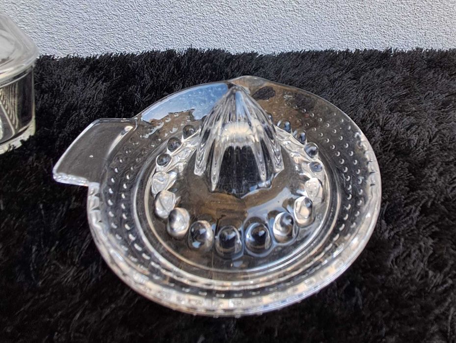 Lote utensílios de cozinha em vidro: Pyrex + espremedor citrinos + manteigueira