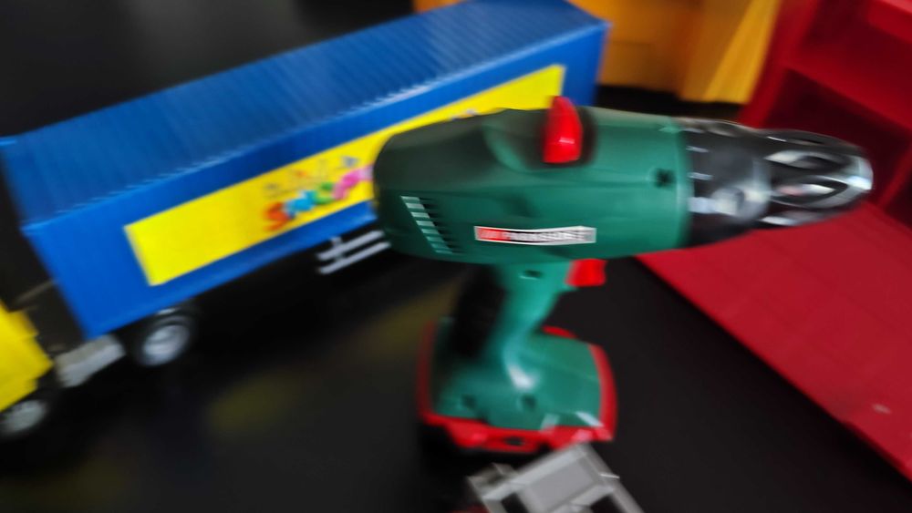 Lote de Brinquedos com Camião Faísca Mcqueen, ferramentas e outros