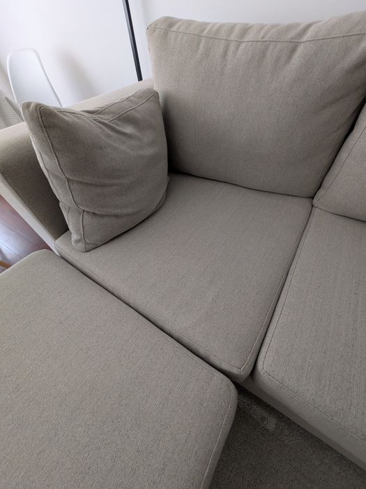 Sofá com chaise longe
